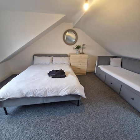 Lovely 3 Bedroom Serviced Apartment In Leytonstone Londres Extérieur photo