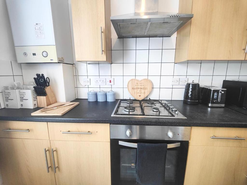 Lovely 3 Bedroom Serviced Apartment In Leytonstone Londres Extérieur photo
