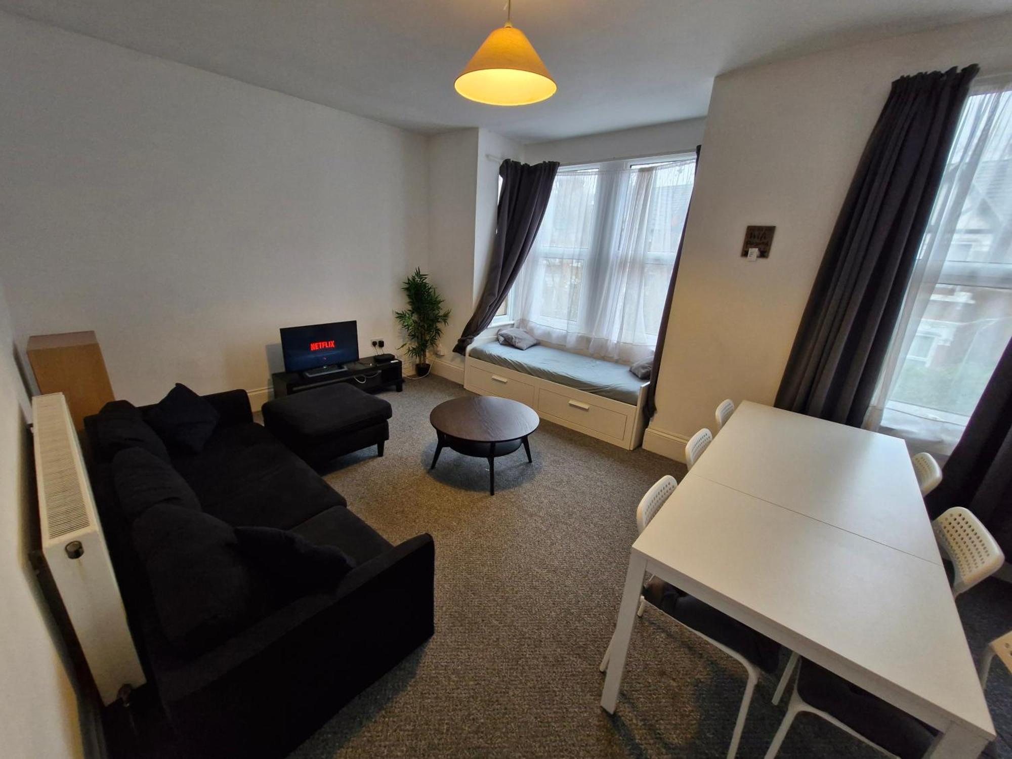 Lovely 3 Bedroom Serviced Apartment In Leytonstone Londres Extérieur photo